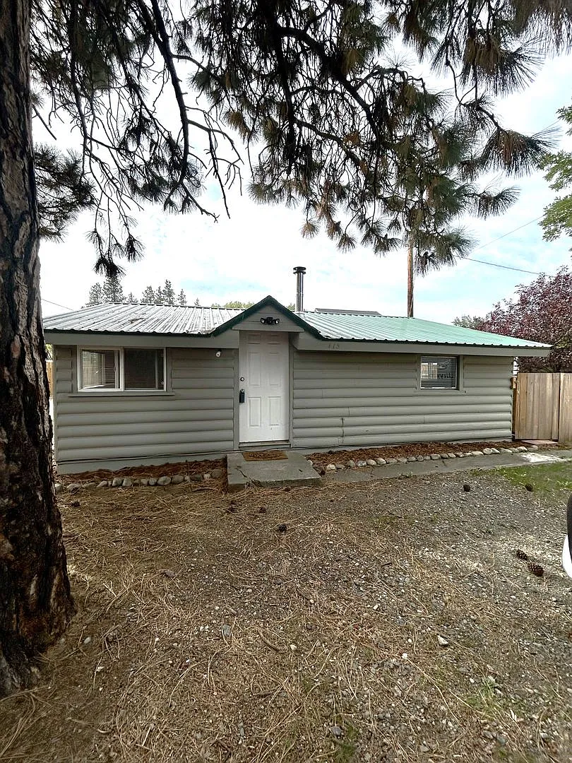 Cozy 2 Bedroom Cabin Retreat — Photo 1