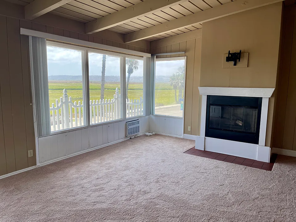 1484 Seacoast Dr