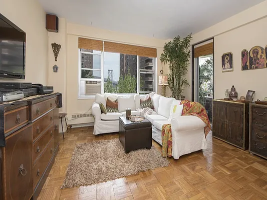 Sold by Sotheby's International Realty | media 1