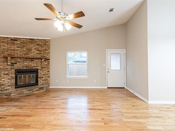 4th image of 6113 Alicia Dr