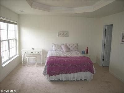 Master Bedroom (2 walk in closets)