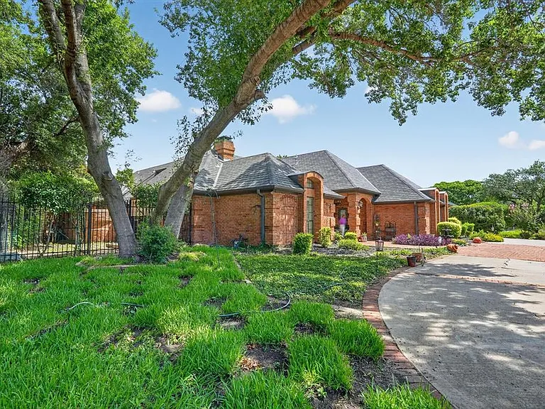 2335 Highlands Creek Rd — Photo 2