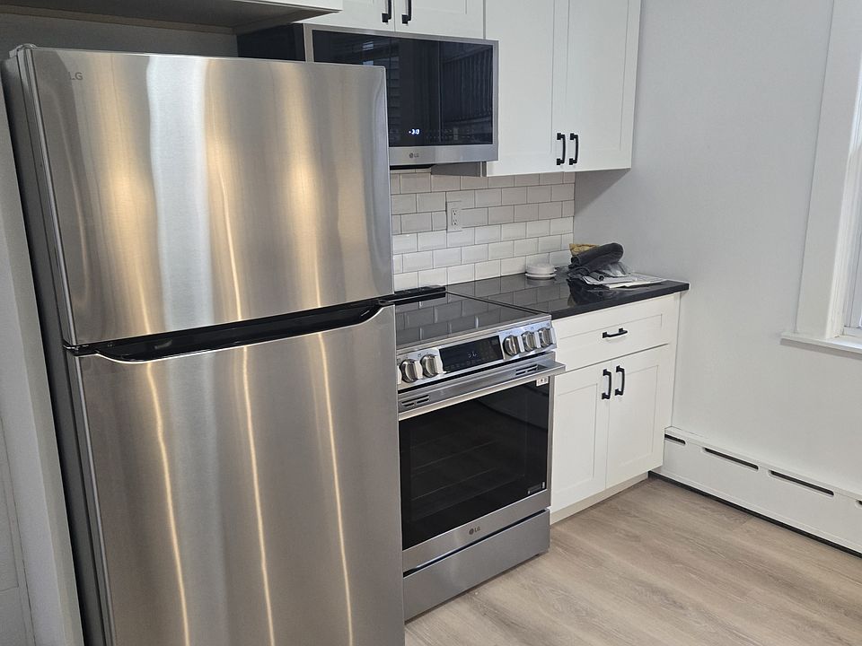 1st image of 2425 Niagara St #2