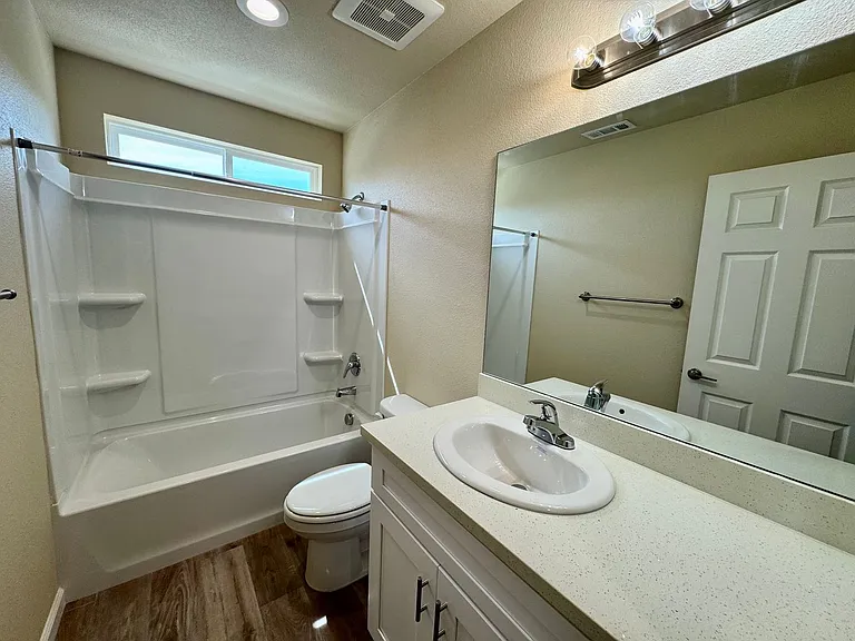 677 Illinois Ave #1 — Photo 13