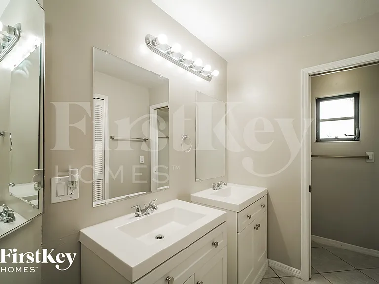 134 SE 1st Ave — Photo 14