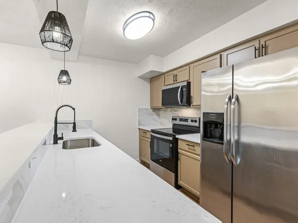 7510 Holly Hill Dr APT 152, Dallas, TX 75231