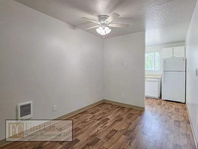 9555 SW Hall Blvd #4 — Photo 7