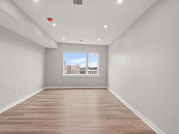 5th image of 475 Communipaw Ave #406