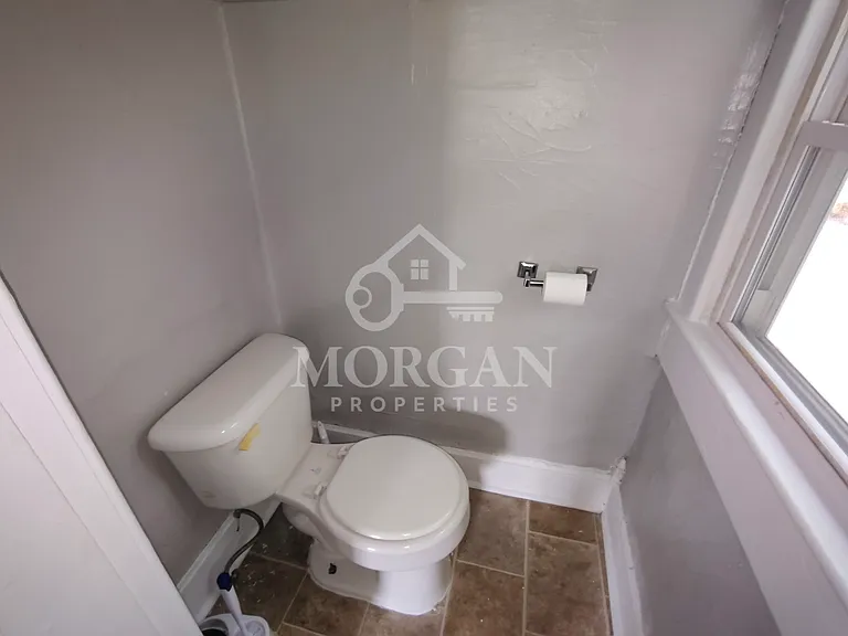 1104 Spring St — Photo 5