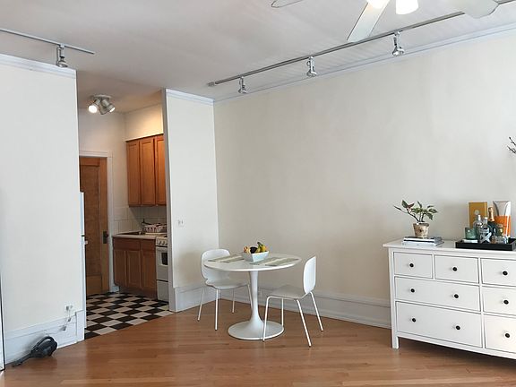 3rd image of 1020 W Ardmore Ave APT 1A
