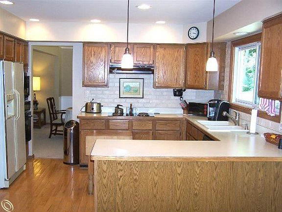 5th image of 46536 Cider Mill Dr