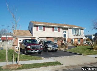 28 W Saltaire Rd, Lindenhurst, NY 11757