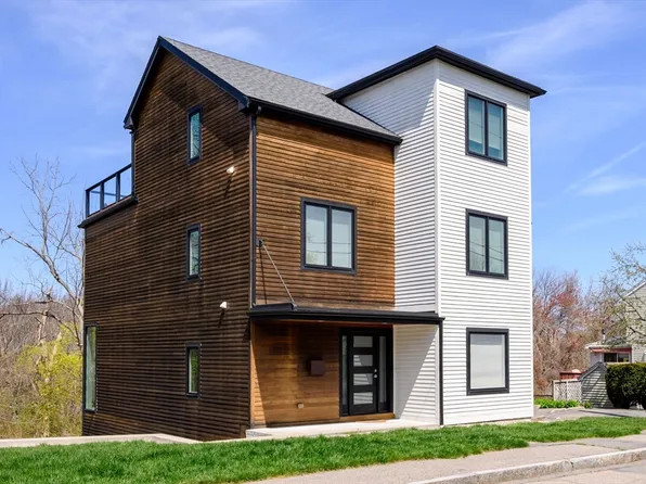 88 Lenox St, Quincy, MA 02169