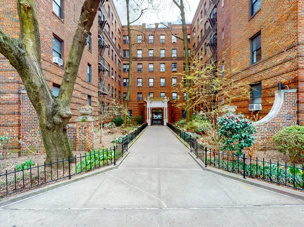 83-10 35th Avenue image 2 of 6