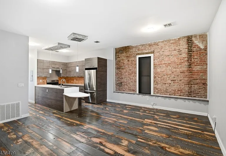 180 Spring St #304 — Photo 2
