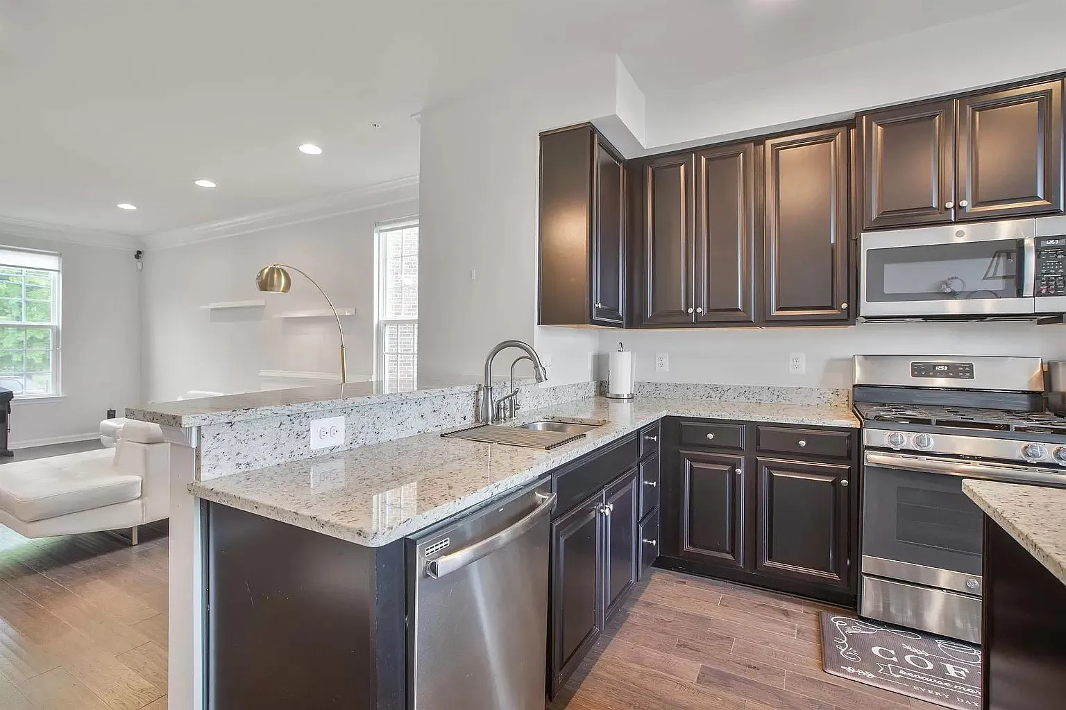 3 bed, 3.5 bath, 1640 sqft, $3,100 — Photo 1
