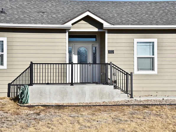 412 Explorers Cove Ct, Pierre, SD 57501