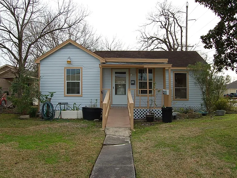 7304 Kinney St — Photo 1