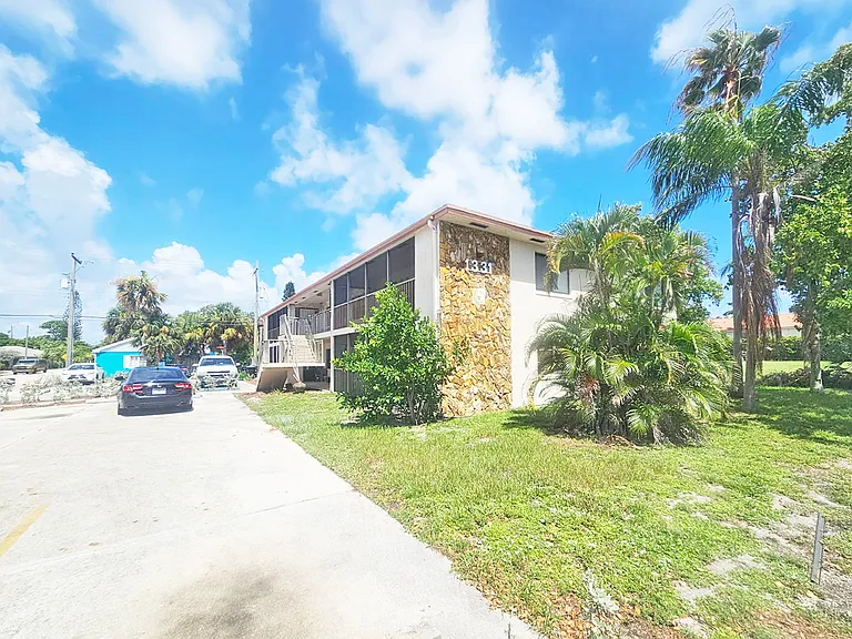 1331 S Federal Hwy #6 — Photo 17