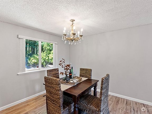 5th image of 528 Valley Oak Drive