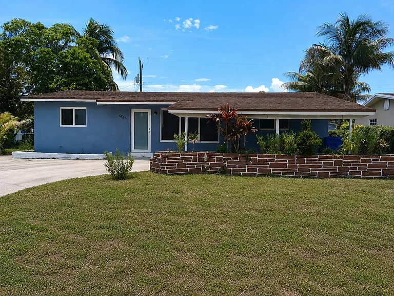 1837 Gardenia Rd — Photo 2