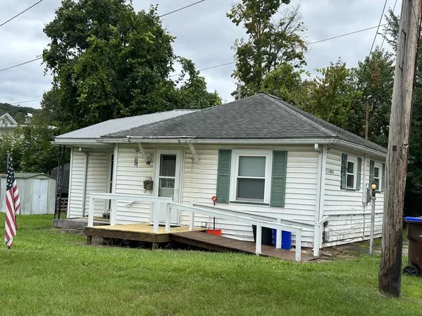 525 W Hemlock St, Titusville, PA 16354