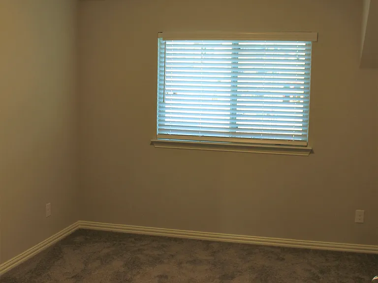 825 Ben Ln #825 — Photo 4