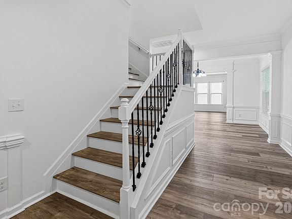 3rd image of 3702 Park South Station Blvd