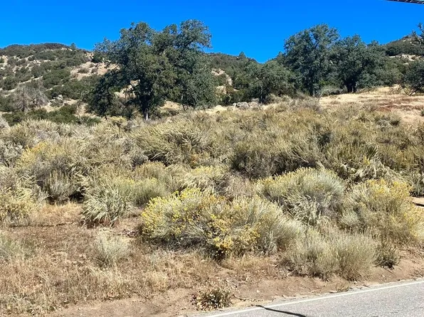 24081 Jacaranda Dr #20, Tehachapi, CA 93561