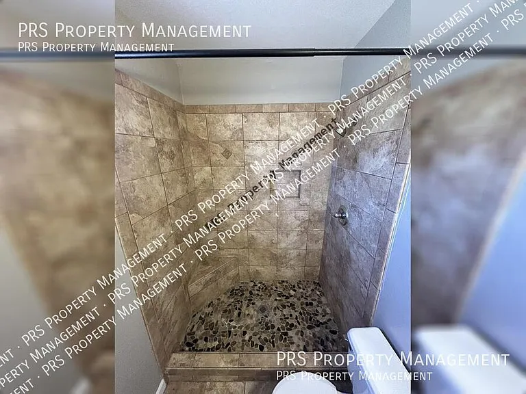 2207 W Monroe St — Photo 37
