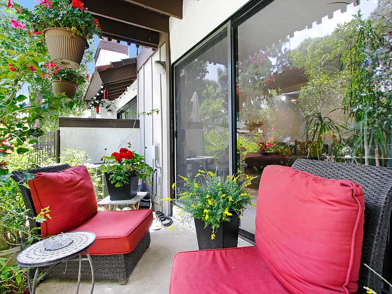21545 Erwin St #98 — Photo 3