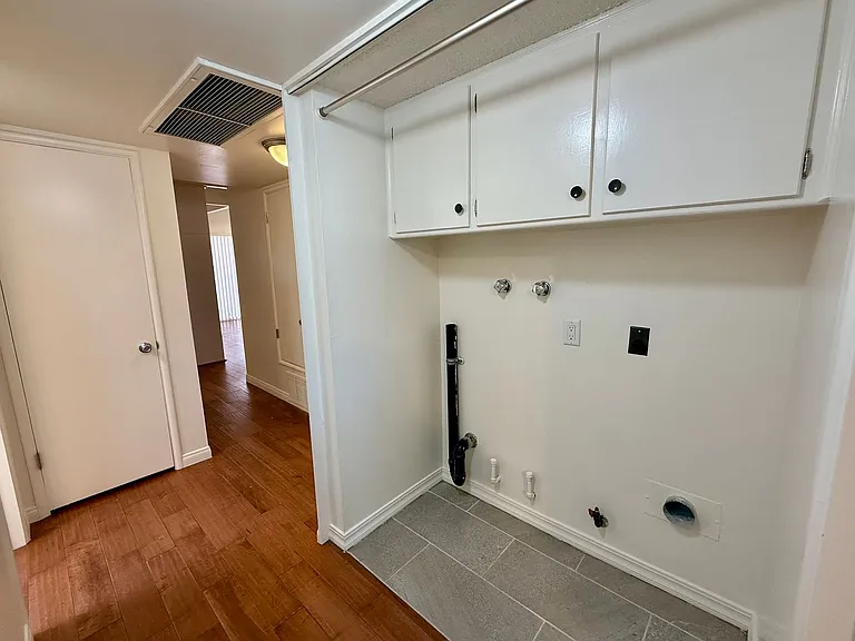 3800 Stockdale Hwy #7 — Photo 8