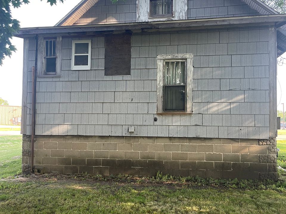 2nd image of 100 W Harrison St