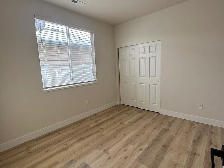 733 N Bradford Dr — Photo 7