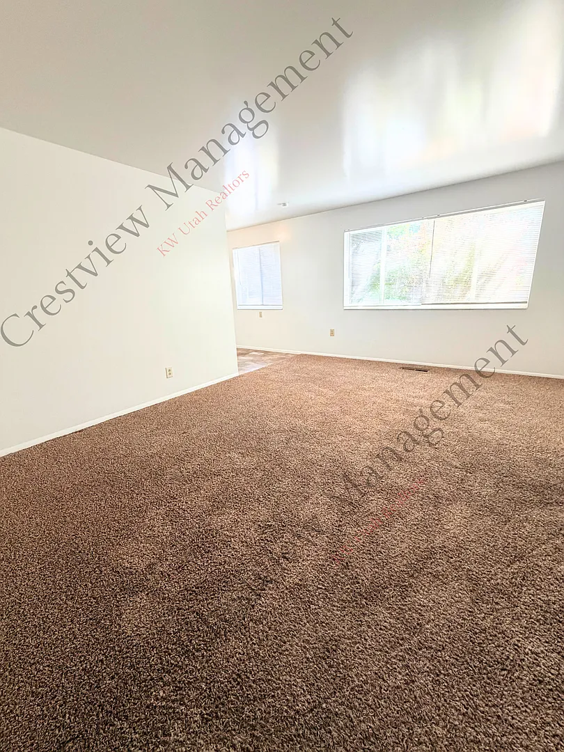 Spacious 2-Bedroom Basement Apartment with Covered Parking! — Photo 3