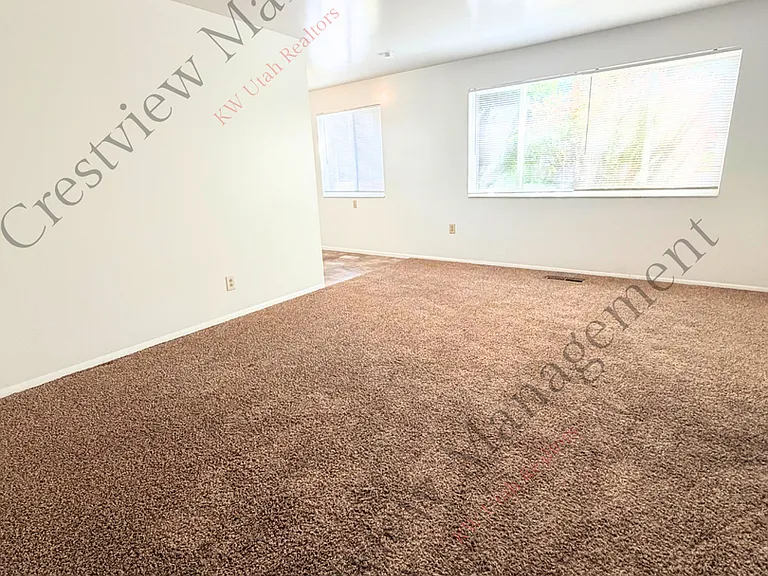 549 E Stringham Ave #B — Photo 3