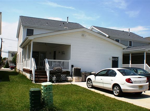 2nd image of 3021 Bay Ave