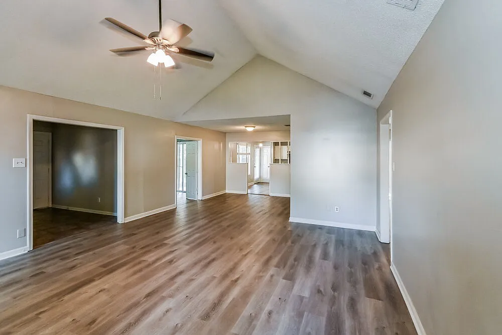 3 bed, 2.0 bath, 1910 sqft, $1,680 — Photo 4