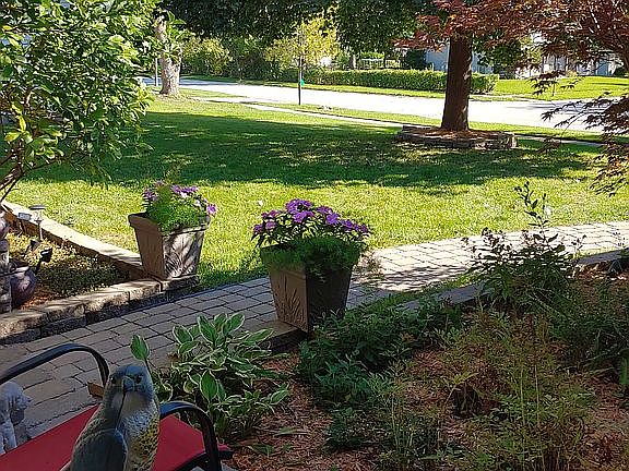 Covered front porch area