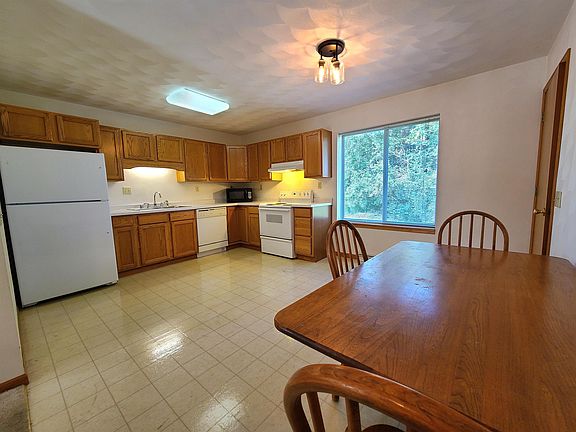 2nd image of 403 Haskins Dr