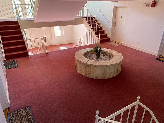 3rd image of 237 N Main St APT 10