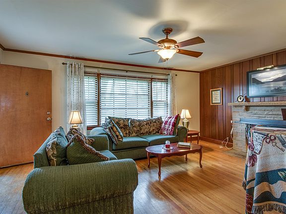 2nd image of 1917 Dahlia Dr