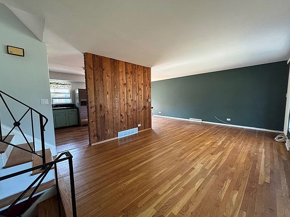 4th image of 2809 Helen Dr