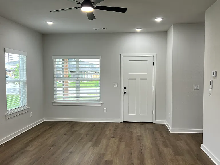 502 Cosmos St — Photo 6