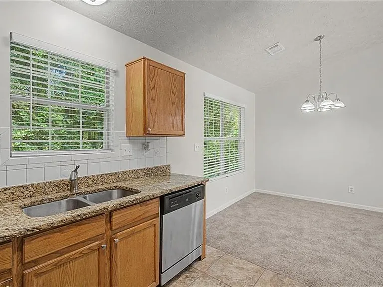 488 Barclay Ct — Photo 14