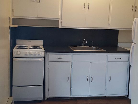 4th image of 1705 Portland Ave APT 9