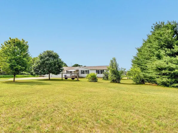 W8727 County Rd S, Hortonville, WI 54944