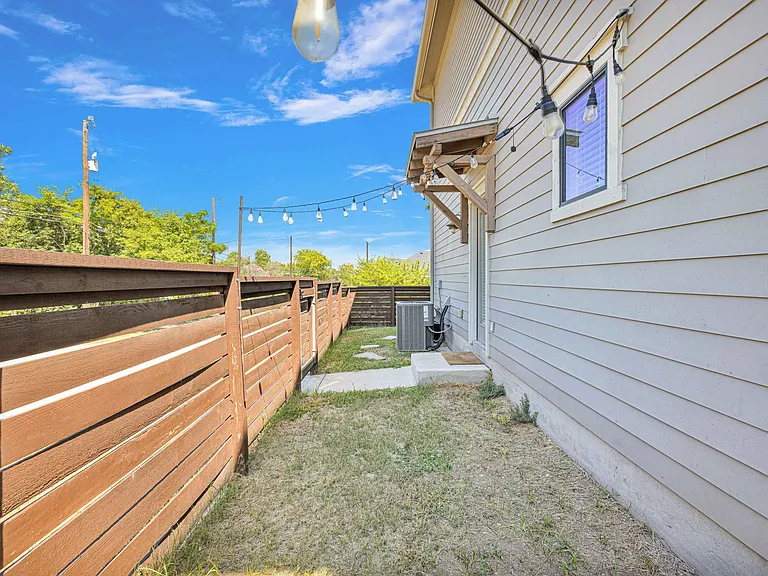 1162 N Olive St — Photo 28
