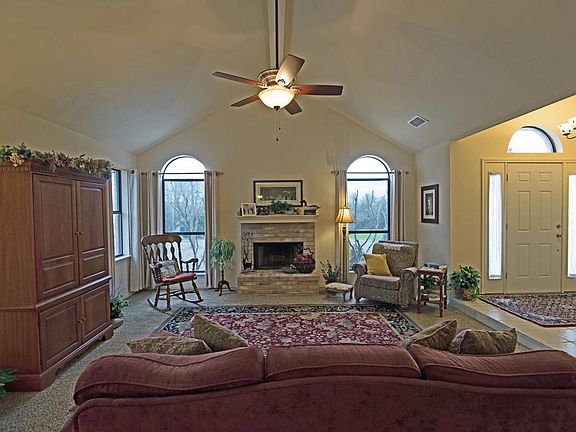 4th image of 650 Oak Hollow Dr