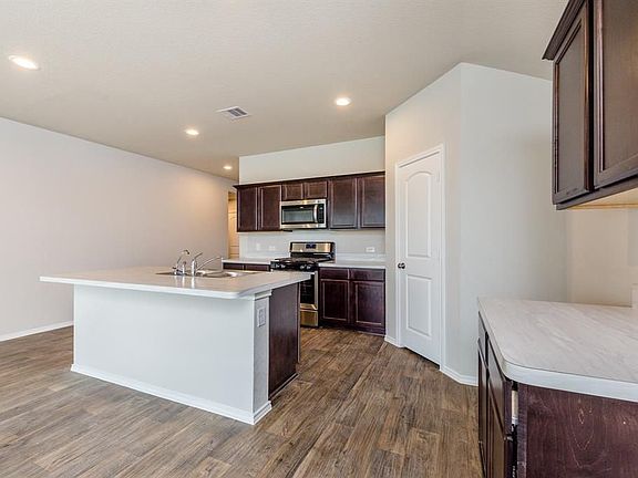 4th image of 5106 Hedgerose Ln